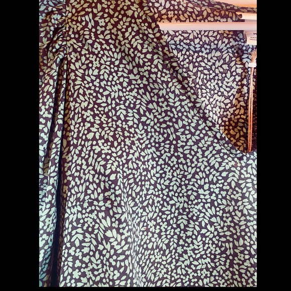 NWT: a new day top - Picture 2 of 3